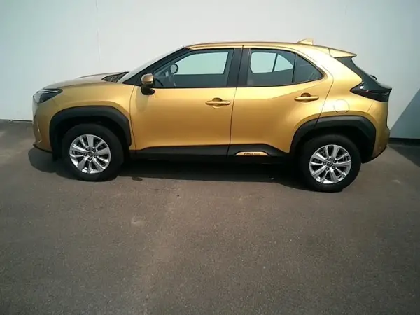 YARIS CROSS